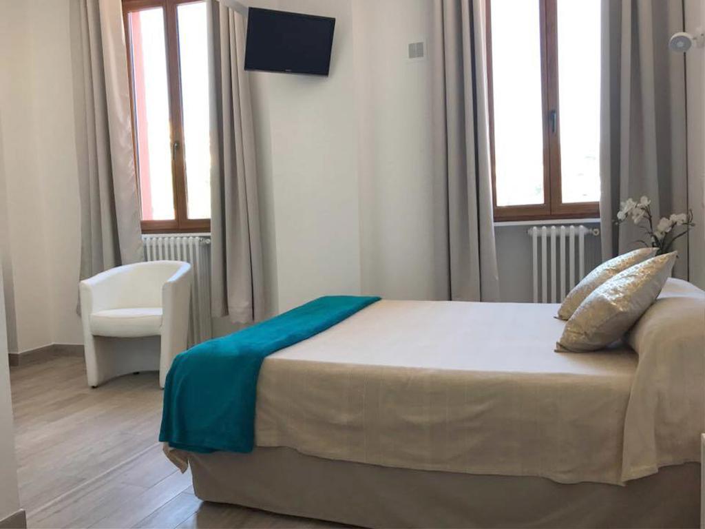 Hotel Du Soleil Єр Екстер'єр фото