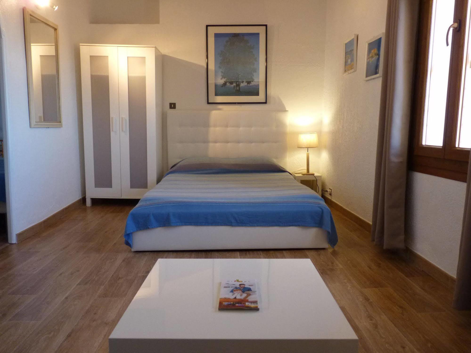 Hotel Du Soleil Єр Екстер'єр фото